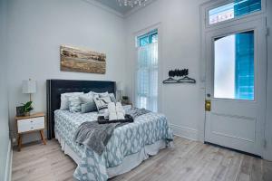 Five BR - Sleeps 10! Steps from French Quarter