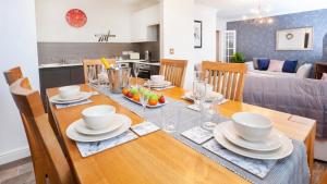 The Station Apartment- A Stunning Space, Close To The City Centre