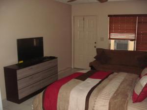Newly Furnished Large, Clean, Quiet Private Unit