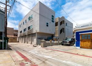 Fantastic Mission Beach condo steps to the Beach