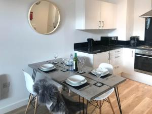 Luxury 1 Bed apartment in City Centre with parking