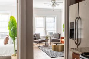 Aesthetically Vibrant 2BR Apt at Lincoln Square