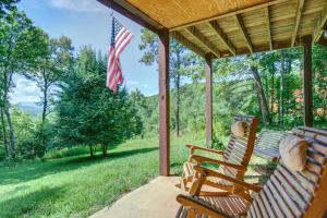 3 Bed 2 Bath Vacation home in Blue Ridge