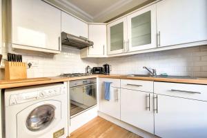 ALTIDO Perfect Location! - Charming Rose St Apart for 4