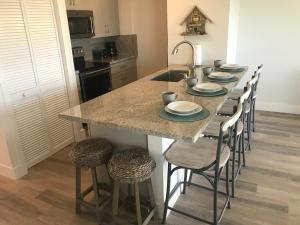 LICENSED MGR - BRAND NEW LUXURIOUS OCEANFRONT CONDO! BAR and BEACH RESORT!