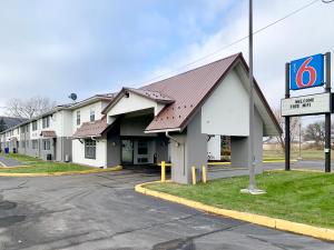 Motel 6 McGraw, NY - Cortland