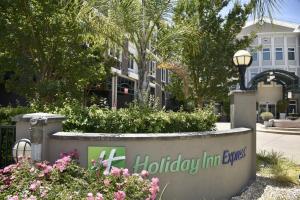Holiday Inn Express Windsor Sonoma Wine Country, an IHG Hotel