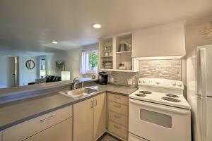 Chic Apartment - 2 Blocks From Central Fairhaven!