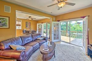 Hendersonville Apt with Sugarloaf Mountain Views!