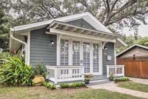 Chic Sarasota Cottage - Mins to Beach and Downtown!