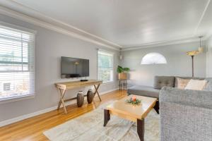 New Belmont Shore Retreat with free Parking Walk to Beaches
