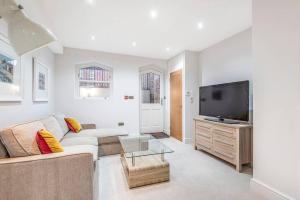 Wonderful Pet Friendly One Bed Apartment in York Great for couples or friends with a pull out comfortable sofa bed Right on the River Ouze With a Private Courtyard