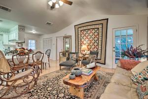 Riverfront House with Deck, 7 Mi to San Marcos!