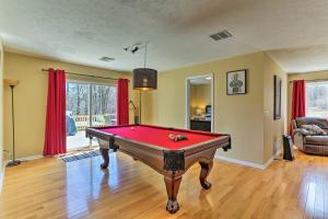Long Pond Home with Hot Tub - Walk to Emerald Lake!