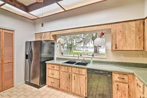 Lakefront Home with Private Pool, 13 Mi to Tampa