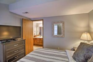 Cute and Cozy Resort Condo with Lake Taneycomo Access!