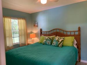 Coconut Palm Beach Bungalow 2 bedroom King bed