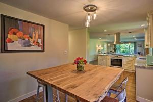 Issaquah Home with Deck and Patio 16 Miles to Seattle!