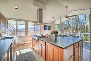 Pristine West Dover Home with Deck and Mountain Views!