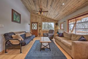 30-Acre Creekside Cabin - 8 Mi to Kings Canyon NP!