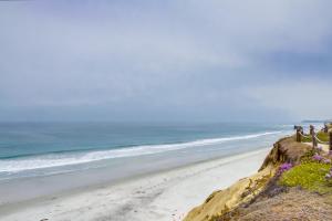 Oceanfront Gem - Beach Retreat In Solana Beach Condo
