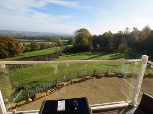 Beautiful Cotswold View (Formally Higher Cotswold View - Fluffs Farm)