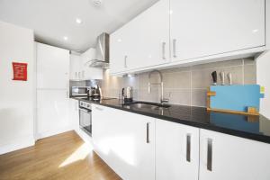 Modern Apartments in Bayswater Central London FREE WIFI & AIRCON by City Stay London