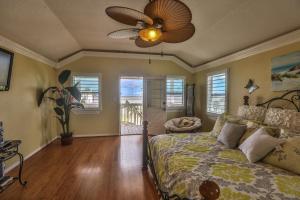 Tropical Oasis In Beautiful Galveston-Tiki Island home