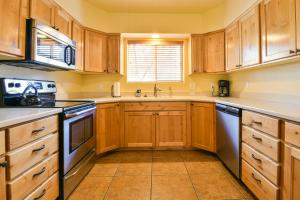 CW343 - Great downtown location with a private hot tub