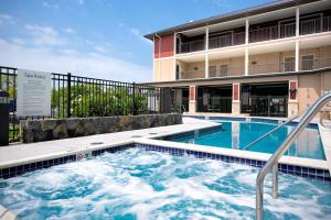 Holiday Inn Express & Suites Kailua-Kona, an IHG Hotel