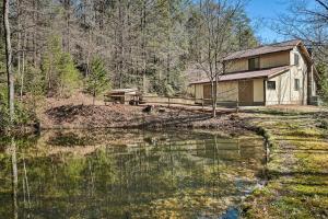 Family Cabin Near Hiking with On-Site Pond and Deck!