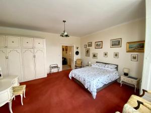 Staines Apartment - large entire property