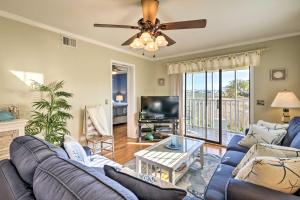 Murrells Inlet Condo with Porch, 3 Min to Beach