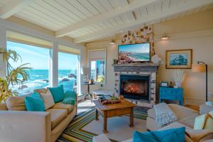 Surfscape Beach House, Private Beach & Ocean views