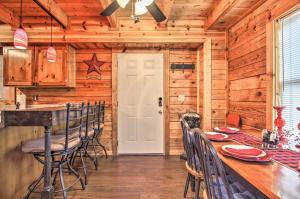 Cabin with Hot Tub and Game Room Less Than 7 Mi to Main Strip!