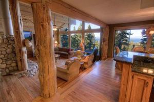 Heavenly Tree House by Lake Tahoe Accommodations