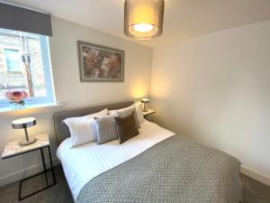 High Street, Stylish City Centre Apartment, 3 Bed