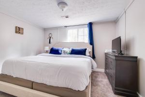 Spacious Abode l Three King beds and Sofa bed l 4K TVs in All bedrooms / 5G WiFi