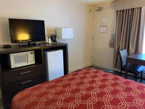 Econo Lodge Inn and Suites Lethbridge