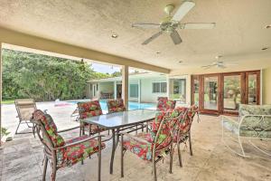 Beautiful Home with Pool in Upscale Pinecrest Village