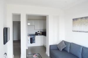Deluxe 2 Bedroom St Albans Apartment - Free WiFi & Parking