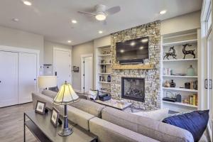 Winter Park Condo with Fireplace, 4 Mi to Slopes