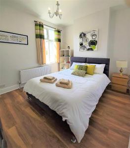 Beautifully renovated 2 Bed flat - Close to beach
