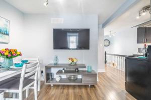 Newly Renovated - Modern 1BR With Rooftop Terrace!