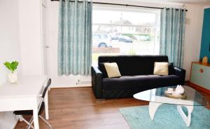(7SM-11)Dreams Serviced Accommodations- Staines/Heathrow