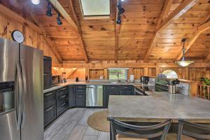 Modern Mtn Cabin with Resort-Style Amenities!