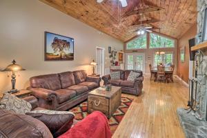Cozy Rustic Red Cabin in Maggie Valley Club!