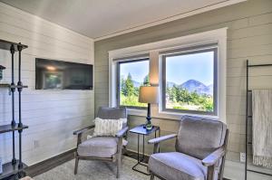 Scenic Studio with Loft and View of the Columbia River