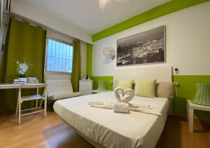 Valencia Suits You - ADULTS ONLY Rooms, Auto Check in & Bikes available