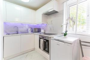 Modern apartment close to central London (zone 2)